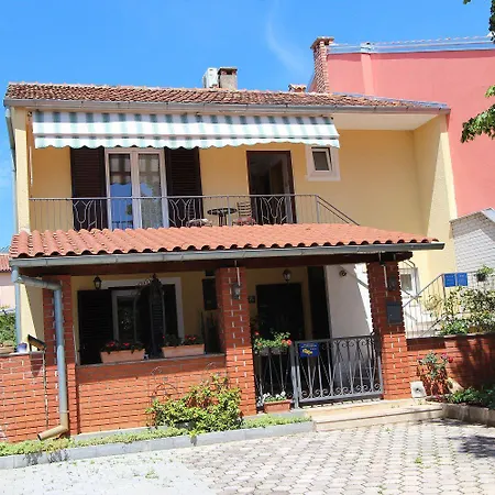 Helles Mit Idyllischem Grillplatz, Babybett, Privatparkplatz * Rovinj
