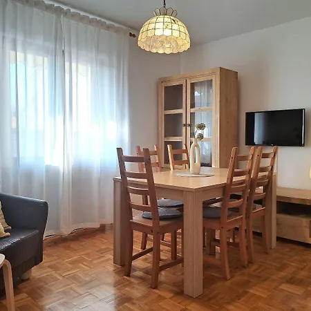 Apartman Helles Mit Idyllischem Grillplatz, Babybett, Privatparkplatz