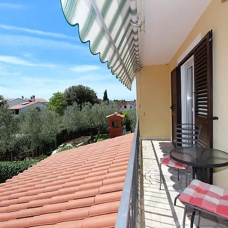 Helles Mit Idyllischem Grillplatz, Babybett, Privatparkplatz Apartman Rovinj