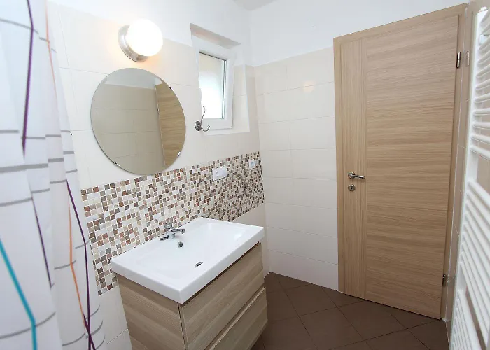 Helles Mit Idyllischem Grillplatz, Babybett, Privatparkplatz Lejlighed Rovinj